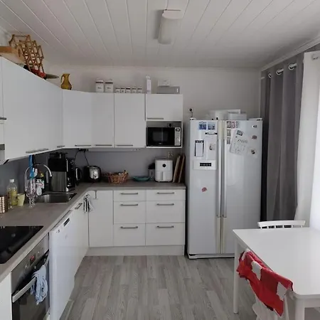 Omakotitalo Rauhallisella Alueella Lägenhet *